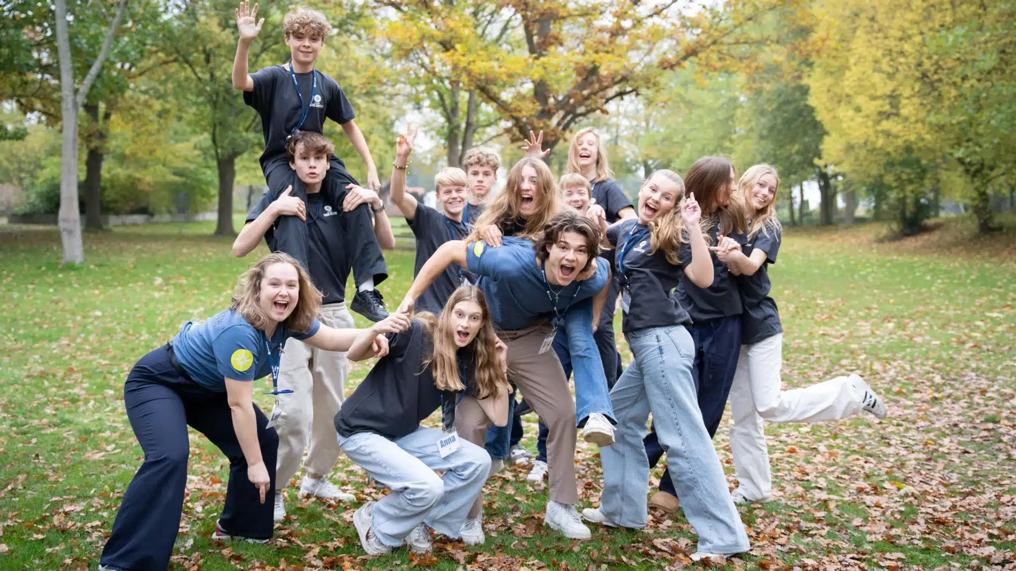 Camp True North deltagere samlet i et udendørs fællesskab